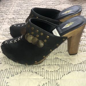 Volatile wooden heels